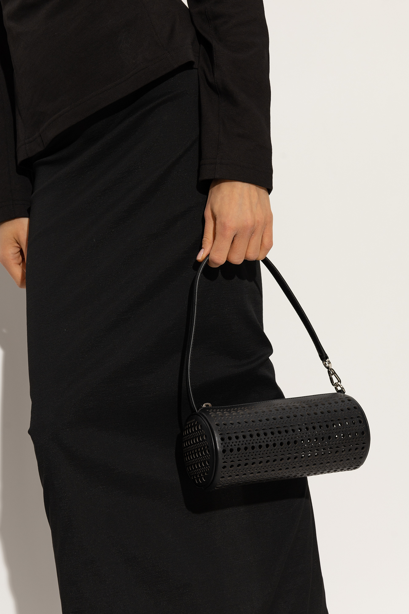 ALAIA AA1S06033CA212999 関税送料込 Coach Theo logo-plaque tote bag all - Black 'Tube Small